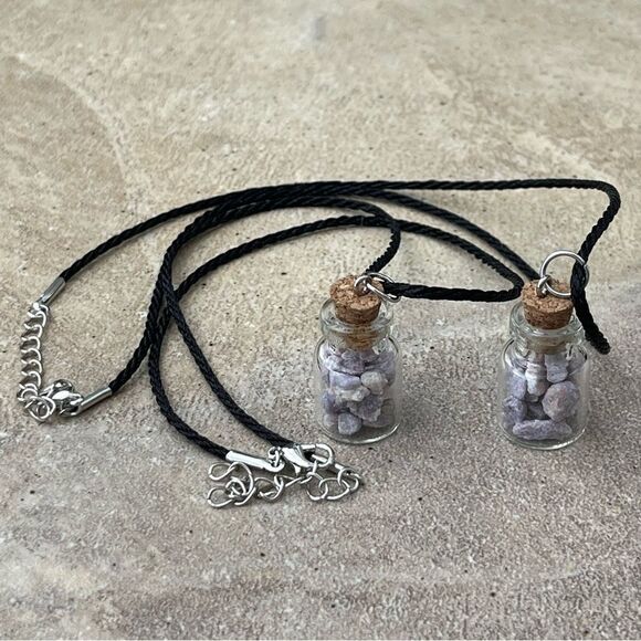 HANDāMINEDĀ LEPIDOLITEāCHIPāBOTTLEāCHARMāNECKLACE - Picture 15 of 16